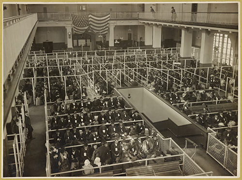 nypl.digitalcollections.The pens at Ellis Island, Registry Room (or Great Hall). These people have passed the first mental inspection.(500)